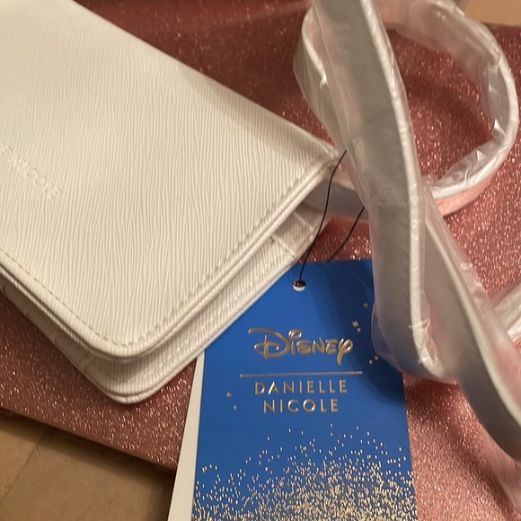 Disney Danielle Nicole strapped wallet NWT sequin face Snow White - Picture 6 of 7